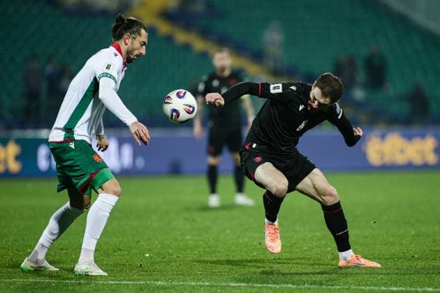 Georgia s Bubu Zivziadze in action against Bulgaria s Kristian Dimitrov during the FIFA World Cup, WM, Weltmeisterschaft, Fussball qualifiers game between Bulgaria and Georgia - Vasil Levski stadium in Sofia, Bulgaria on November 18, 2025  Copyright: xIvanxSxIvanov IPAxSportx xipa-agency.netx xx IPA_68101227 IPA_Agency_IPA68101227