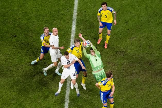 251118 Timi Elsnik of Slovenia against Carl Starfelt and goalkeeper Jacob Widell Zetterström of Sweden during the FIFA World Cup Qualifier football match between Sweden and Slovenia on November 18, 2025 in Stockholm Photo Carl Sandin BILDBYRAN kod CS JM0752 bbeng fotboll football soccer fotball vm kval fifa world cup qualifier sverige sweden sverige a slovenien slovenia  Copyright: CARLxSANDIN BB251118CS017