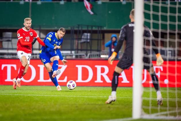 AUSTRIA - BOSNIA AND HERZEGOVINA Konrad Laimer of Austria and Kerim Alajbegovic of Bosnia and Herzegovina during European qualifier of FIFA World Cup, WM, Weltmeisterschaft, Fussball WM, Weltmeisterschaft, Fussball 2026 football match between Austria and Bosnia and Herzegovina. Ernst Happel Stadion, Vienna, Austria, November 18, 2025. Photo by Branislav Racko Copyright: xx 080A1101