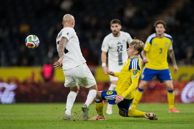 251118 Daniel Svensson of Sweden and Svit Seslar of Slovenia during the FIFA World Cup Qualifier football match between Sweden and Slovenia on November 18, 2025 in Stockholm Photo Jesper Zerman BILDBYRAN kod JZ JM0752 bbeng fotboll football soccer fotball vm kval fifa world cup qualifier sverige sweden sverige a slovenien slovenia  Copyright: JESPERxZERMAN BB251118JZ065