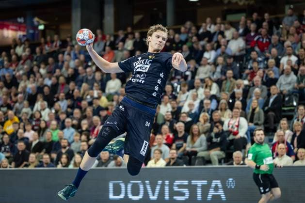 FLENSBURG, GERMANY - NOVEMBER 18: Thilo Knutzen (SG Flensburg-Handewitt, 34) in attack during the EHF European League match between SG Flensburg-Handewitt vs AHC Potaissa Turda at GP JOULE Arena Flensburg on Matchday 4 of the Group Matches Group A on November 18, 2025 in Flensburg, Germany. Schleswig-Holstein Germany Copyright: xBEAUTIFULxSPORTS MarioxM.xKobergx