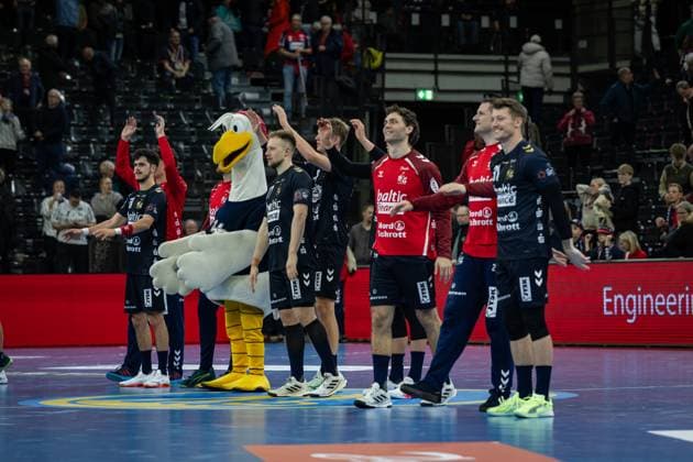 FLENSBURG, GERMANY - NOVEMBER 18: celebration after victory team SG Flensburg-Handewitt during the EHF European League match between SG Flensburg-Handewitt vs AHC Potaissa Turda at GP JOULE Arena Flensburg on Matchday 4 of the Group Matches Group A on November 18, 2025 in Flensburg, Germany. Schleswig-Holstein Germany Copyright: xBEAUTIFULxSPORTS MarioxM.xKobergx