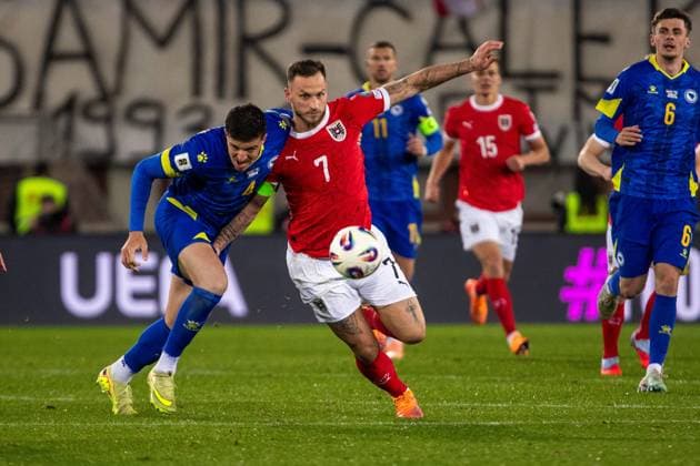 SOCCER - FIFA WC quali, AUT vs BIH VIENNA,AUSTRIA,18.NOV.25 - FIFA World Cup, WM, Weltmeisterschaft, Fussball 2026, European Qualifiers, group stage, OEFB international match, Länderspiel, Nationalmannschaft Austria vs Bosnia and Herzegovina. Image shows Tarik Muharemovic (BIH) and Marko Arnautovic (AUT).  GEPAxpictures xPhilippxBrem