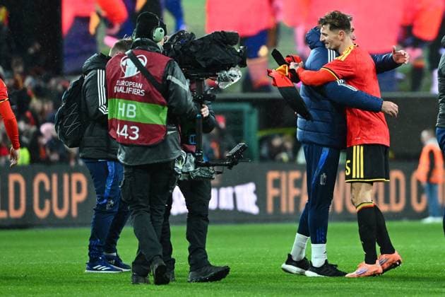 Belgium v Liechtenstein - FIFA World Cup, WM, Weltmeisterschaft, Fussball 2026 UEFA Qualifiers LIEGE, BELGIUM - NOVEMBER 18 : Meunier Thomas defender of Belgium celebrate the qualification with his team mates after the FIFA World Cup 2026 UEFA European Qualifiers group J qualifying round matchday 10 between Belgium and Liechtenstein on November 18, 2025 in Liege, Belgium, 18 11 2025 Liege Belgium  Copyright: xVincentxKalutx