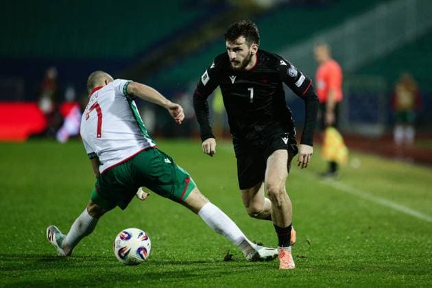 CALCIO - FIFA Mondiali - Qualifiers - Bulgaria vs Georgia Georgia s Khvicha Khvaratskhelia in action against Bulgaria s Georgi Rusev during the FIFA World Cup, WM, Weltmeisterschaft, Fussball qualifiers game between Bulgaria and Georgia - Vasil Levski stadium in Sofia, Bulgaria on November 18, 2025 Sofia Bulgaria  Copyright: xIPAxSport ABACAx