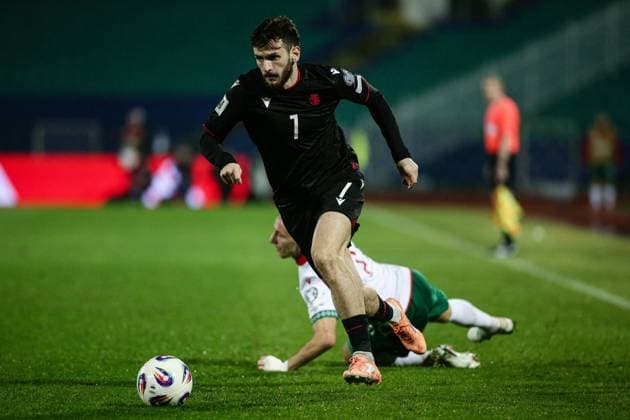 CALCIO - FIFA Mondiali - Qualifiers - Bulgaria vs Georgia Georgia s Khvicha Khvaratskhelia in action against Bulgaria s Georgi Rusev during the FIFA World Cup, WM, Weltmeisterschaft, Fussball qualifiers game between Bulgaria and Georgia - Vasil Levski stadium in Sofia, Bulgaria on November 18, 2025 Sofia Bulgaria  Copyright: xIPAxSport ABACAx