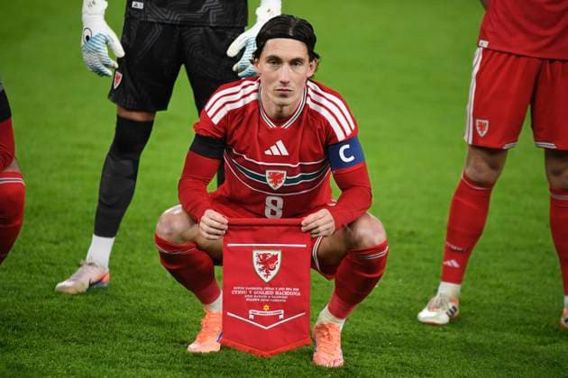 18th November 2025; Cardiff City Stadium, Cardiff, Wales; FIFA World Cup, WM, Weltmeisterschaft, Fussball Qualifying International Football, Wales versus North Macedonia; Harry Wilson of Wales holding the game pennant  AledxHopkins
