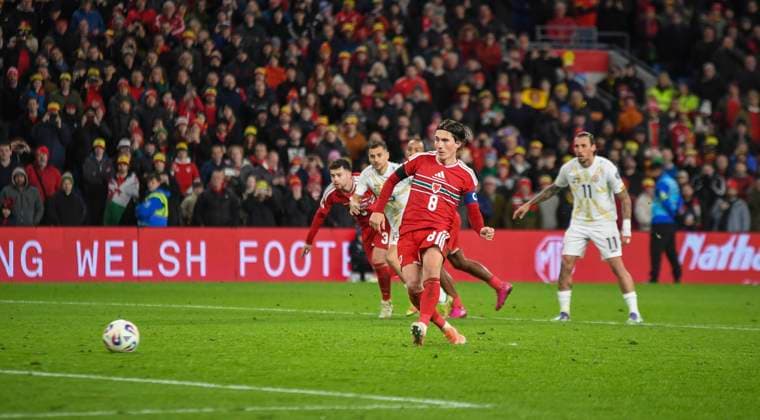 18th November 2025; Cardiff City Stadium, Cardiff, Wales; FIFA World Cup, WM, Weltmeisterschaft, Fussball Qualifying International Football, Wales versus North Macedonia; Harry Wilson of Wales scores his hat trick goal in the 81st minute for 6-1 from the penalty spot  AledxHopkins