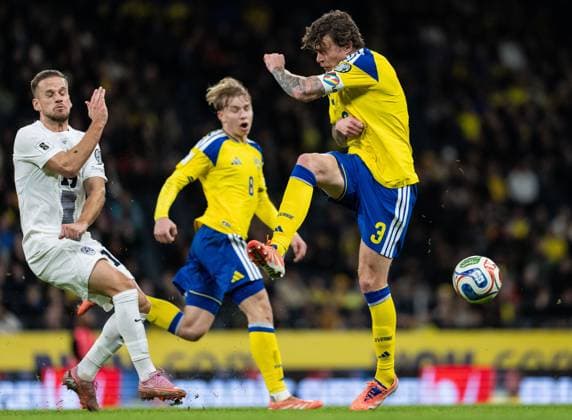 251118 Tomi Horvat of Slovenia and Victor Nilsson Lindelöf of Sweden during the FIFA World Cup Qualifier football match between Sweden and Slovenia on November 18, 2025 in Stockholm Photo Joel Marklund BILDBYRAN kod JM JM0752 bbeng fotboll football soccer fotball vm kval fifa world cup qualifier sverige sweden sverige a slovenien slovenia  Copyright: JOELxMARKLUND BB251118JM072