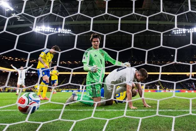 251118 Goalkeeper Jacob Widell Zetterström of Sweden looks dejected after letting in the 0 1 goal by Timi Elsnik of Slovenia during the FIFA World Cup Qualifier football match between Sweden and Slovenia on November 18, 2025 in Stockholm Photo Joel Marklund BILDBYRAN kod JM JM0752 bbeng fotboll football soccer fotball vm kval fifa world cup qualifier sverige sweden sverige a slovenien slovenia depp  Copyright: JOELxMARKLUND BB251118JM081