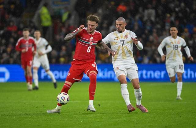 18th November 2025; Cardiff City Stadium, Cardiff, Wales; FIFA World Cup, WM, Weltmeisterschaft, Fussball Qualifying International Football, Wales versus North Macedonia; Eljif Elmas of North Macedonia held off by Joe Rodon of Wales  AledxHopkins