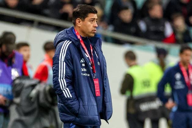 RUSSIA, SOCHI - NOVEMBER 18, 2025: Chile s interim head coach Nicolas Cordova attends a friendly football match between the Chilean and the Peruvian men s national football teams at Fisht Stadium. Dmitry Feoktistov TASS  85775014