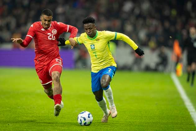 FOOTBALL: International Friendly, Länderspiel, Nationalmannschaft match between Brazil and Tunez at Stade Pierre-Mauroy on November 18, 2025 in Lille, France. Vinicius Junior 7 (BRA) et Valery 20 (TUN)  Copyright: xelyxandroxcegarrax