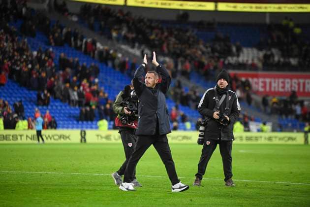 18th November 2025; Cardiff City Stadium, Cardiff, Wales; FIFA World Cup, WM, Weltmeisterschaft, Fussball Qualifying International Football, Wales versus North Macedonia; Craig Bellamy, Wales Coach applauding fans after their 7-1 win  AledxHopkins
