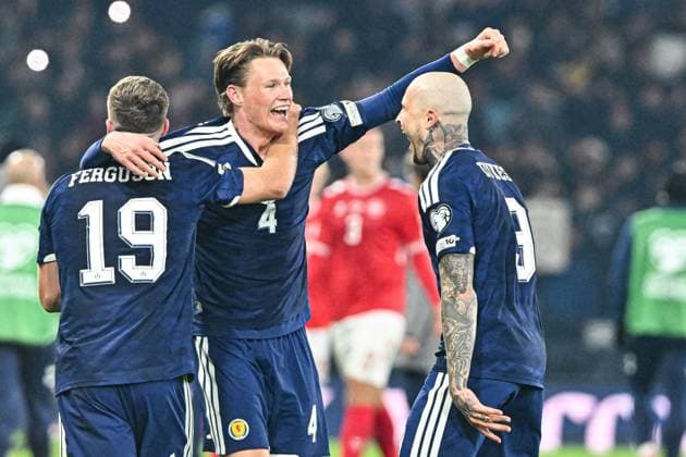 Scotland v Denmark 2026 FIFA World Cup, WM, Weltmeisterschaft, Fussball Qualifiers Scott McTominay, Lewis Ferguson and Lyndon Dykes of Scotland celebrates his sides win at full time as his side qualifies for the world cup during the 2026 FIFA World Cup Qualifiers Group C match at Hampden Park, Glasgow UK Newspapers OUT Copyright: xJamiexJohnstonx FIL-22514-0045