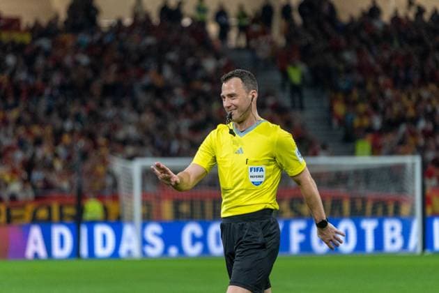German referee, Felix Zwayer during the UEFA World Cup Qualifiers, Group Stage Group E, match between Spain and Turkey at the Estadio de la Cartuja in Seville, Spain  Copyright: xAndresxLopezxSheridanxx xSPPx Sportspressphoto_SPR63637