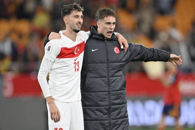 Spain v Turkiye - FIFA World Cup, WM, Weltmeisterschaft, Fussball 2026 Qualifier SEVILLE, SPAIN - NOVEMBER 18: Atakan Karazor (13) congratulates other players at the end of the FIFA World Cup 2026 qualifier football match between Spain and Turkiye at Estadio de La Cartuja in Seville, Spain on November 18, 2025. Turkiye, which drew 2-2 with Spain, will compete in the playoffs to qualify for the 2026 World Cup. Burak Akbulut Anadolu Seville Spain. Editorial use only. Please get in touch for any other usage.  Copyright: x2025xAnadoluxBurakxAkbulutx