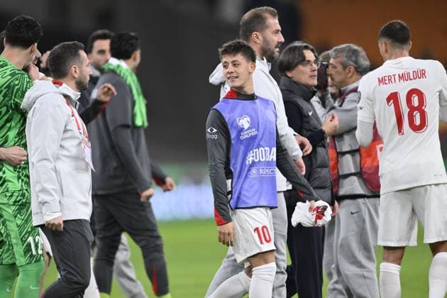 Spain v Turkiye - FIFA World Cup, WM, Weltmeisterschaft, Fussball 2026 Qualifier SEVILLE, SPAIN - NOVEMBER 18: Arda Guler (10) congratulates other players at the end of the FIFA World Cup 2026 qualifier football match between Spain and Turkiye at Estadio de La Cartuja in Seville, Spain on November 18, 2025. Turkiye, which drew 2-2 with Spain, will compete in the playoffs to qualify for the 2026 World Cup. Burak Akbulut Anadolu Seville Spain. Editorial use only. Please get in touch for any other usage.  Copyright: x2025xAnadoluxBurakxAkbulutx