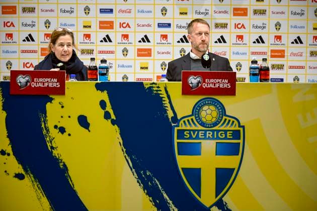 STOCKHOLM, SWEDEN 20251119 Press officer of the Swedish Football Association Petra Thorén and coach Graham Potter at the press conference after Tuesdays World Cup qualifying match in group B between Sweden and Slovenia at Strawberry arena STOCKHOLM SWEDEN x10050x  Copyright: xPontusxLundahl TTx VM-KVAL SVERIGE-SLOVENIEN