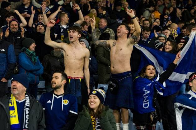 Scotland v Denmark 2026 FIFA World Cup, WM, Weltmeisterschaft, Fussball Qualifier 18 11 2025. Group C Scotland fans celebrate at full time during the 2026 FIFA World Cup Qualifier match between Scotland and Denmark at Hampden Park, Glasgow, United Kingdom on 18 November 2025. Editorial use only , Copyright: xRaymondxDaviesx PSI-23225-0068