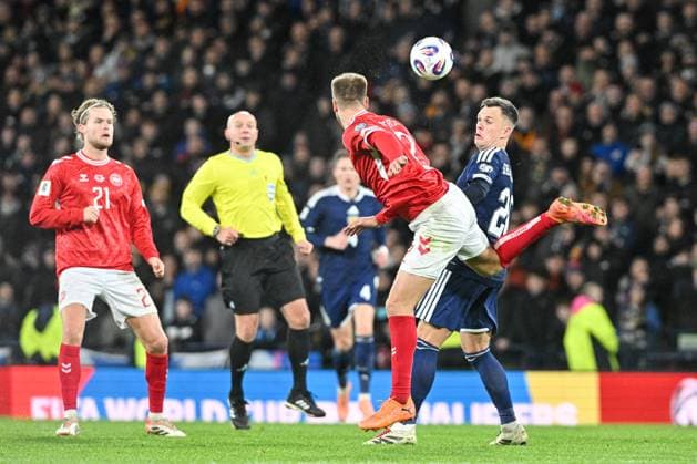 Scotland v Denmark 2026 FIFA World Cup, WM, Weltmeisterschaft, Fussball Qualifiers Lawrence Shankland of Scotland and Joachim Andersen of Denmark during the 2026 FIFA World Cup Qualifiers Group C match at Hampden Park, Glasgow UK Newspapers OUT Copyright: xJamiexJohnstonx FIL-22514-0088