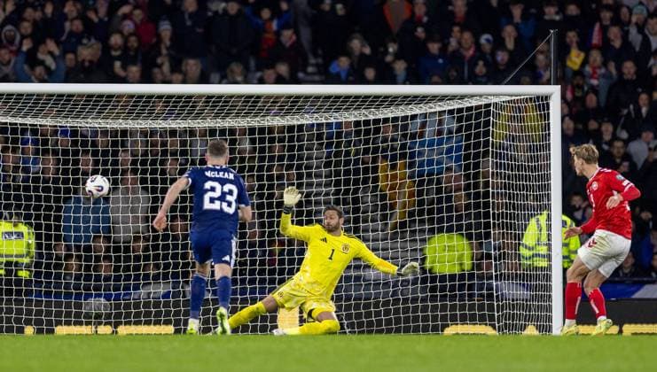 18th November 2025; Hampden Park, Glasgow, Scotland; FIFA World Cup, WM, Weltmeisterschaft, Fussball Qualifiers International Football, Scotland versus Denmark; Rasmus Hojlund of Denmark scores from the penalty spot in the 57th minute to make it 1-1  VagelisxGeorgariou