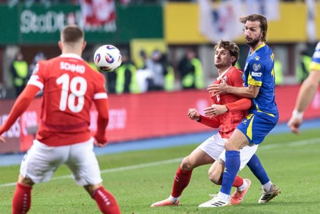 SOCCER - FIFA WC quali, AUT vs BIH VIENNA,AUSTRIA,18.NOV.25 - FIFA World Cup, WM, Weltmeisterschaft, Fussball 2026, European Qualifiers, group stage, OEFB international match, Länderspiel, Nationalmannschaft Austria vs Bosnia and Herzegovina. Image shows Stefan Posch (AUT) and Ivan Sunjic (BIH).  GEPAxpictures xArminxRauthner