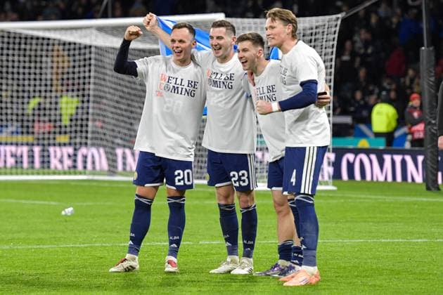 Scotland v Denmark 2026 FIFA World Cup, WM, Weltmeisterschaft, Fussball Qualifiers Lawrence Shankland, Kenny McLean and Kieran Tierney and Scott McTominay of Scotland celebrate at full time during the 2026 FIFA World Cup Qualifiers Group C match at Hampden Park, Glasgow UK Newspapers OUT Copyright: xJamiexJohnstonx FIL-22514-0101