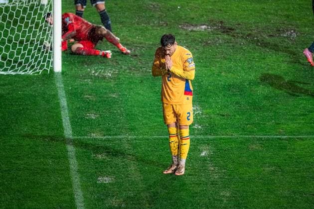 Romania v San Marino - European Qualifiers Group H - FIFA World Cup, WM, Weltmeisterschaft, Fussball 2026 PLOIESTI, ROMANIA, NOVEMBER 18, 2025 - Romania v San Marino - European Qualifiers Group H - FIFA World Cup 2026, Andrei Ratiu celebrating the 6-1 goal during the match. Copyright: xVLADxBEREHOLSCHIx