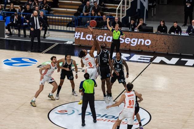 ITA, BKT EuroCup, season 2025 2026, Dolomiti Energia Trento Niners Chemnitz 18 11 2025, BTS Arena, Trento, ITA, BKT EuroCup, season 2025 2026, Dolomiti Energia Trento Niners Chemnitz Tipp off, Kevin Yebo Niners Chemnitz, 0 , Selom Mawugbe Tolomiti Energia Trento 21 Foto Alexander Trienitz Trento BTS Arena Autonomous Province of Trento Italy