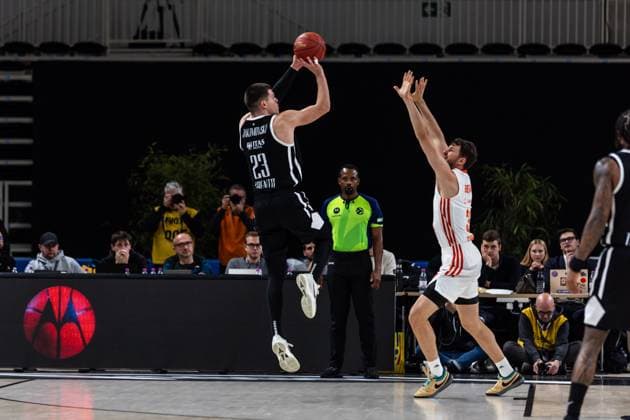 ITA, BKT EuroCup, season 2025 2026, Dolomiti Energia Trento Niners Chemnitz 18 11 2025, BTS Arena, Trento, ITA, BKT EuroCup, season 2025 2026, Dolomiti Energia Trento Niners Chemnitz Andrej Jakimovski Tolomiti Energia Trento 23 , Robert Eugene Beran Jr Niners Chemnitz, 31 Photo Alexander Trienitz Trento BTS Arena Autonomous Province of Trento Italy
