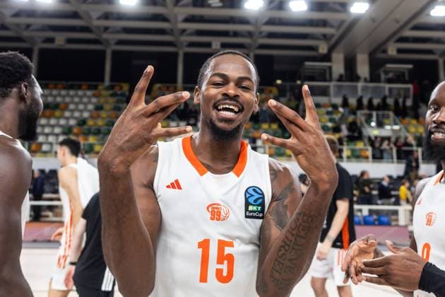 ITA, BKT EuroCup, season 2025 2026, Dolomiti Energia Trento Niners Chemnitz 18 11 2025, BTS Arena, Trento, ITA, BKT EuroCup, season 2025 2026, Dolomiti Energia Trento Niners Chemnitz Ty Brewer Niners Chemnitz, 15 cheers Photo Alexander Trienitz Trento BTS Arena Autonomous Province of Trento Italy