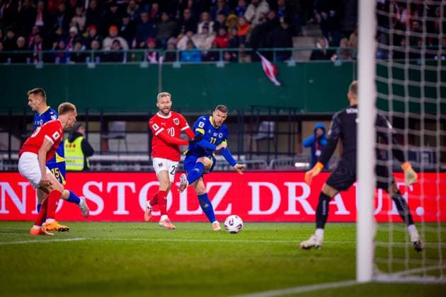 AUSTRIA - BOSNIA AND HERZEGOVINA Konrad Laimer of Austria and Edin Dzeko of Bosnia and Herzegovina during European qualifier of FIFA World Cup, WM, Weltmeisterschaft, Fussball WM, Weltmeisterschaft, Fussball 2026 football match between Austria and Bosnia and Herzegovina. Ernst Happel Stadion, Vienna, Austria, November 18, 2025. Photo by Branislav Racko Copyright: xx 080A1103