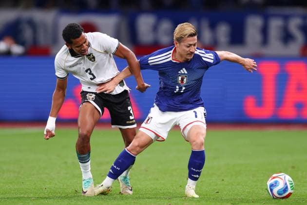 (L-R) Diego MEDINA (BOL), Daizen Maeda (JPN), NOVEMBER 18, 2025 - Football Soccer : KIRIN Challenge Cup 2025 match between Japan - Bolivia at Japan National Stadium, Tokyo, Japan. Noxthirdxpartyxsales  aflo_310855105