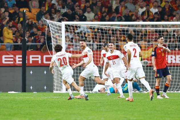 Salih Ozcan (TUR), NOVEMBER 18, 2025 - Football Soccer : Ozcan celebrate with team players after his goal during The 2026 FIFA World Cup, WM, Weltmeisterschaft, Fussball European qualifiers Group E match between Spain - Turkey at the Estadio La Cartuja de Sevilla in Sevilla, Spain. Noxthirdxpartyxsale  aflo_310854872