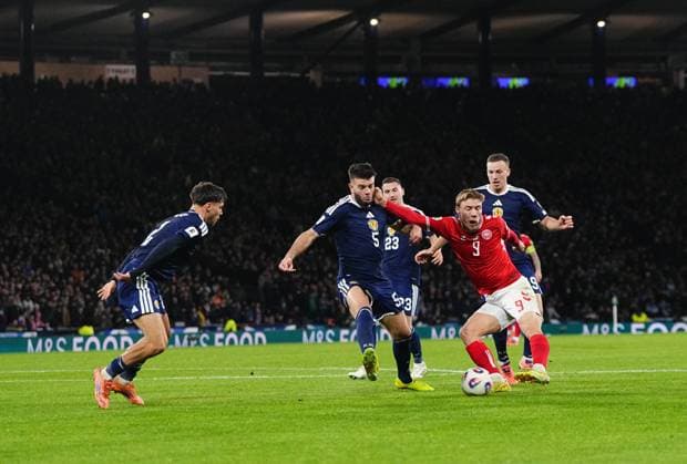 November 18 2025: Rasmus Hoejlund of Denmark controls the ball during a World Cup Qualification game, Scotland v Denmark , Hamden , Glasgow, Scotland. CSM Glasgow Scotland - ZUMAc04_ 20251118_zma_c04_125 Copyright: xKimxPricex