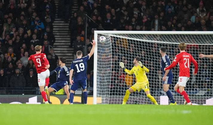 World Cup Qualification: Scotland V Denmark November 18 2025: Rasmus Hoejlund of Denmark shoots on goal during a World Cup Qualification game, Scotland v Denmark , Hamden , Glasgow, Scotland. Kim Price CSM (Credit Image: Â Kim Price Cal Media) Glasgow Scotland EDITORIAL USE ONLY Copyright: xx ZUMA-20251118_zma_c04_146.jpg KimxPricex csmphotothree445053