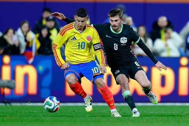 November 18, 2025: During the game, Colombia midfielder James Rodriguez 10 advances the ball upfield in an International Friendly, Länderspiel, Nationalmannschaft match between Colombia and Australia at Citi Field in Queens, New York. Colombia defeats Australia 3-0. Cal Media - ZUMAc04_ 20251118_zma_c04_324 Copyright: xShaquanxWoodyx