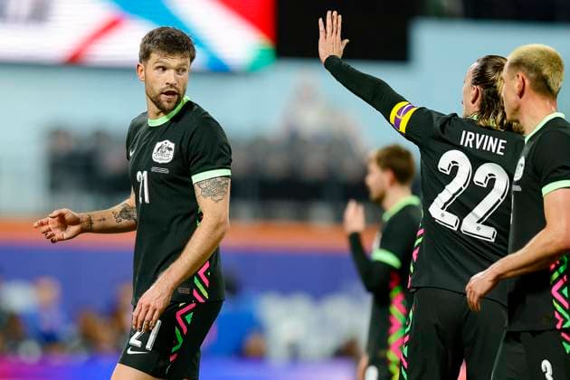 November 18, 2025: During the game, Australia defender Cameron Burgess 21 and Australia midfielder Jackson Irvine 22 discuss setting up for an inbound kick in an International Friendly, Länderspiel, Nationalmannschaft match between Colombia and Australia at Citi Field in Queens, New York. Colombia defeats Australia 3-0. Cal Media - ZUMAc04_ 20251118_zma_c04_343 Copyright: xShaquanxWoodyx