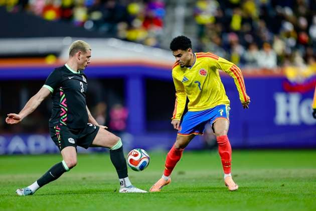 November 18, 2025: During the game, Colombia forward Luis Diaz 7 and Australia defender Lewis Miller 3 fight for the ball in an International Friendly, Länderspiel, Nationalmannschaft match between Colombia and Australia at Citi Field in Queens, New York. Colombia defeats Australia 3-0. Cal Media - ZUMAc04_ 20251118_zma_c04_366 Copyright: xShaquanxWoodyx