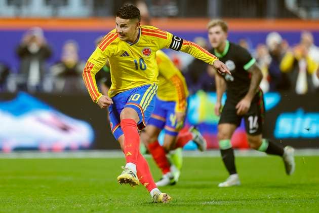 November 18, 2025: During the game, Colombia midfielder James Rodriguez 10 attempts a penalty kick in an International Friendly, Länderspiel, Nationalmannschaft match between Colombia and Australia at Citi Field in Queens, New York. Colombia defeats Australia 3-0. Cal Media - ZUMAc04_ 20251118_zma_c04_371 Copyright: xShaquanxWoodyx