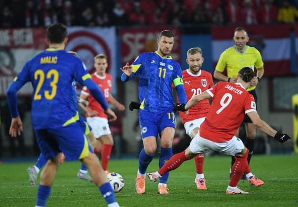 (251119) -- VIENNA, Nov. 19, 2025 -- Edin Dzeko (C) of Bosnia and Herzegovina competes during the 2026 World Cup European Qualifiers match between Austria VS Bosnia and Herzegovina in Vienna, Austria, Nov. 18, 2025. ) (SP)AUSTRIA-VIENNA-FOOTBALL-2026 WORLD CUP EUROPEAN QUALIFIERS-AUSTRIA VS BOSNIA AND HERZEGOVINA HexCanling 