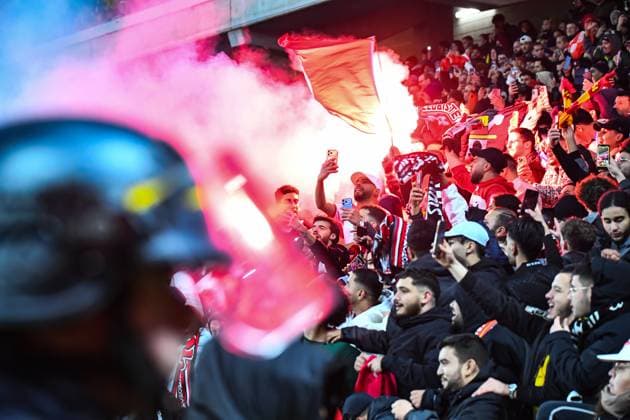 FOOTBALL: BRESIL - TUNISIE Baptiste AUTISSIER MAXPPP - Villeneuve-d Ascq 18 11 2025 Baptiste AUTISSIER Maxppp Lille ; 18 11 2025 ; Supporters de la Tunisie lors du match Bresil vs Tunisie match preparatif pour la CAN 2025 a Lille le 18 novembre 2025. Villeneuve-d Ascq Villeneuve-d Ascq Haut de France France  Copyright: xMAXPPPxBaptistexAUTISSIERx BAU202511183004 BAU202511183004