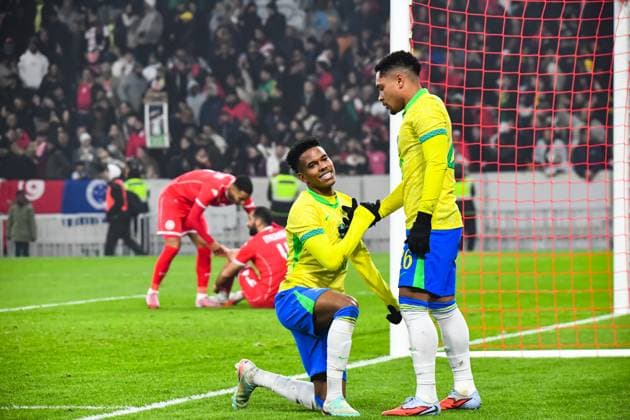 FOOTBALL: BRESIL - TUNISIE Baptiste AUTISSIER MAXPPP - Villeneuve-d Ascq 18 11 2025 Baptiste AUTISSIER Maxppp Lille ; 18 11 2025 ; Estevao et Victor Roque lors du match Bresil vs Tunisie match preparatif pour la CAN 2025 a Lille le 18 novembre 2025. Villeneuve-d Ascq Villeneuve-d Ascq Haut de France France  Copyright: xMAXPPPxBaptistexAUTISSIERx BAU202511183016 BAU202511183016