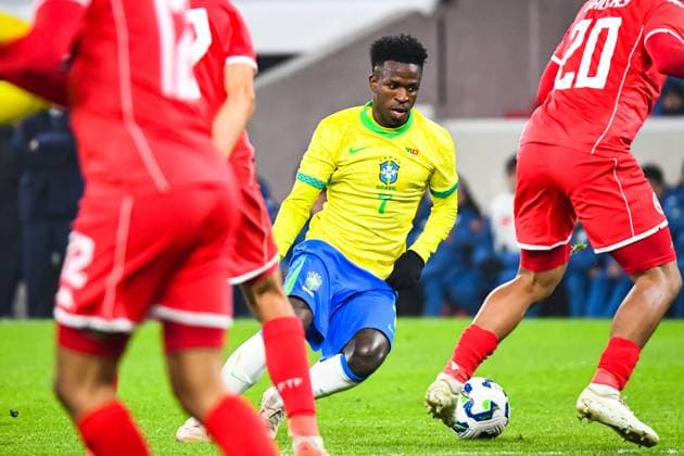 FOOTBALL: BRESIL - TUNISIE Baptiste AUTISSIER MAXPPP - Villeneuve-d Ascq 18 11 2025 Baptiste AUTISSIER Maxppp Lille ; 18 11 2025 ; Vinicius Junior lors du match Bresil vs Tunisie match preparatif pour la CAN 2025 a Lille le 18 novembre 2025. Villeneuve-d Ascq Villeneuve-d Ascq Haut de France France  Copyright: xMAXPPPxBaptistexAUTISSIERx BAU202511182982 BAU202511182982