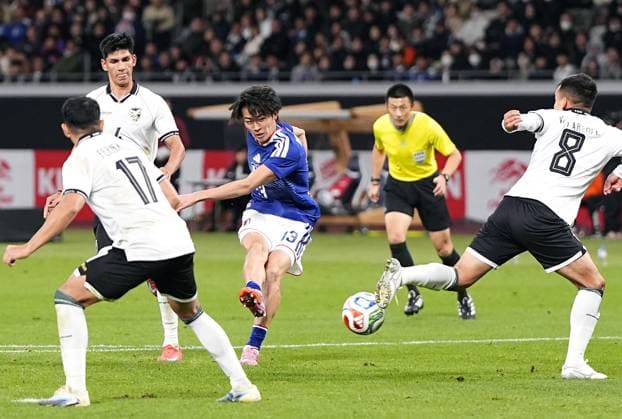 Football: Japan vs. Bolivia friendly Keito Nakamura (C) of Japan scores the team s third goal during the second half of an International Friendly, Länderspiel, Nationalmannschaft against Bolivia at the National Stadium in Tokyo on Nov. 18, 2025.  A14AA0005044134P