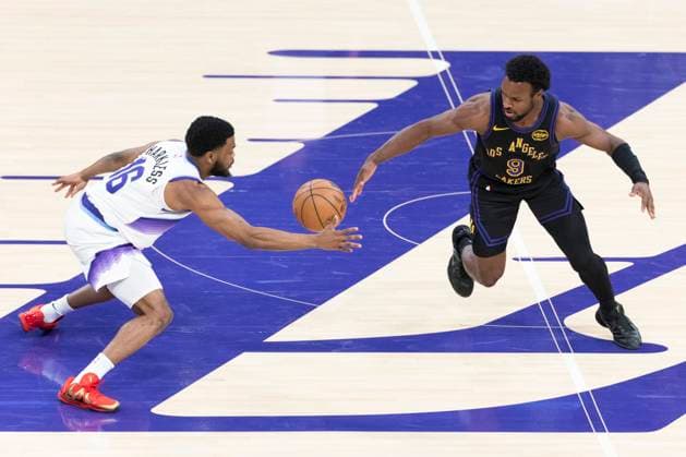 November 18, 2025, Los Angeles, California, USA: Los Angeles LakersÃ¢â‚¬â ¢ Bronny James (9) and Utah Jazz s Elijah Harkless (16) vie for the ball during an NBA, Basketball Herren, USA basketball game, in Los Angeles Tuesday, Nov. 18, 2025. Los Angeles USA - ZUMAc68_ 20251118_zaf_c68_016 Copyright: xRingoxChiux