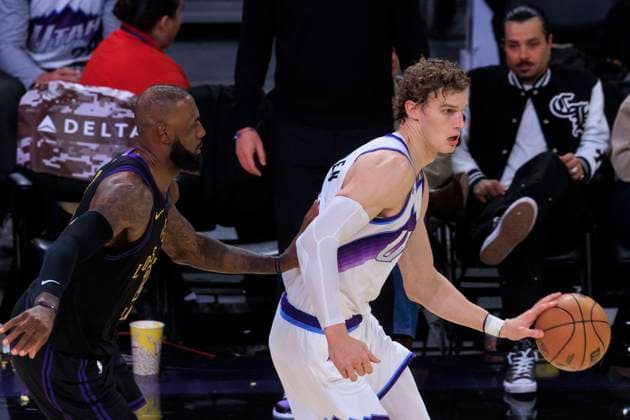 November 18, 2025, Los Angeles, California, USA: LeBron James 23 of Los Angeles Lakers guards Lauri Markkanen 23 of the Utah Jazz during their regular season NBA, Basketball Herren, USA game on Tuesday November 18, 2025 at Crypto.com Arena in Los Angeles, California. Lakers defeat Jazz, 140-127. ARIANA RUIZ PI Los Angeles USA - ZUMAp124 20251118_zaa_p124_073 Copyright: xArianaxRuizx