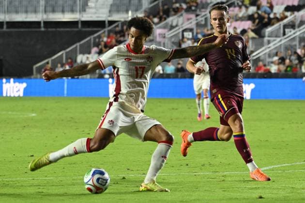 Alessandro Milani (R) of Venezuela vies for the ball with Tajon Buchanan of Canada in a friendly mach between the national teams of Venezuela and Canada at the Chase Stadium, in Fort Lauderdale, United States, 18 November 2025. International Friendly, Länderspiel, Nationalmannschaft match: Venezuela vs Canada !ACHTUNG: NUR REDAKTIONELLE NUTZUNG!  Copyright: xGiorgioxVierax AMDEP9284 20251119-55018578073_1