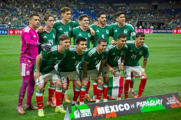 Mexico players lineup during a friendly match between Mexico and Paraguay at the Alamodome in San Antonio, California, 18 November 2025. International Friendly, Länderspiel, Nationalmannschaft Mexico - Paraguay !ACHTUNG: NUR REDAKTIONELLE NUTZUNG!  Copyright: xCarlosxRamírezx AME353 20251119-55018578097_1